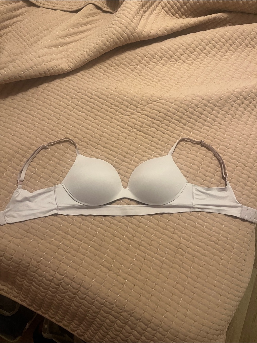 Victoria's Secret Lilac Wireless Push-up Bra